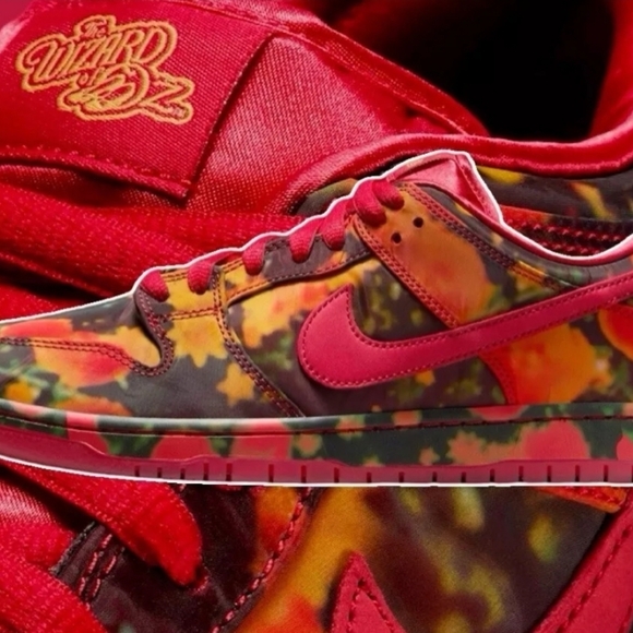 Nike SB Dunk Low x The Wizard of Oz Poppy Field size 11 M, Ebay Authenticated - Picture 3 of 16